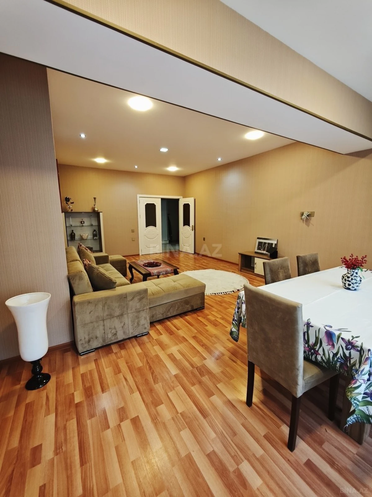 Satılır 3 otaqlı mənzil 113 m²