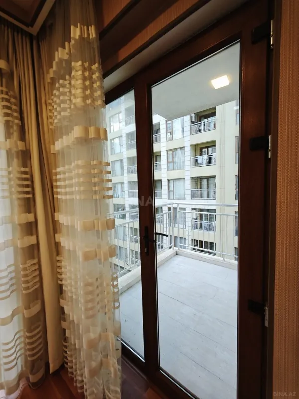 Satılır 3 otaqlı mənzil 113 m²