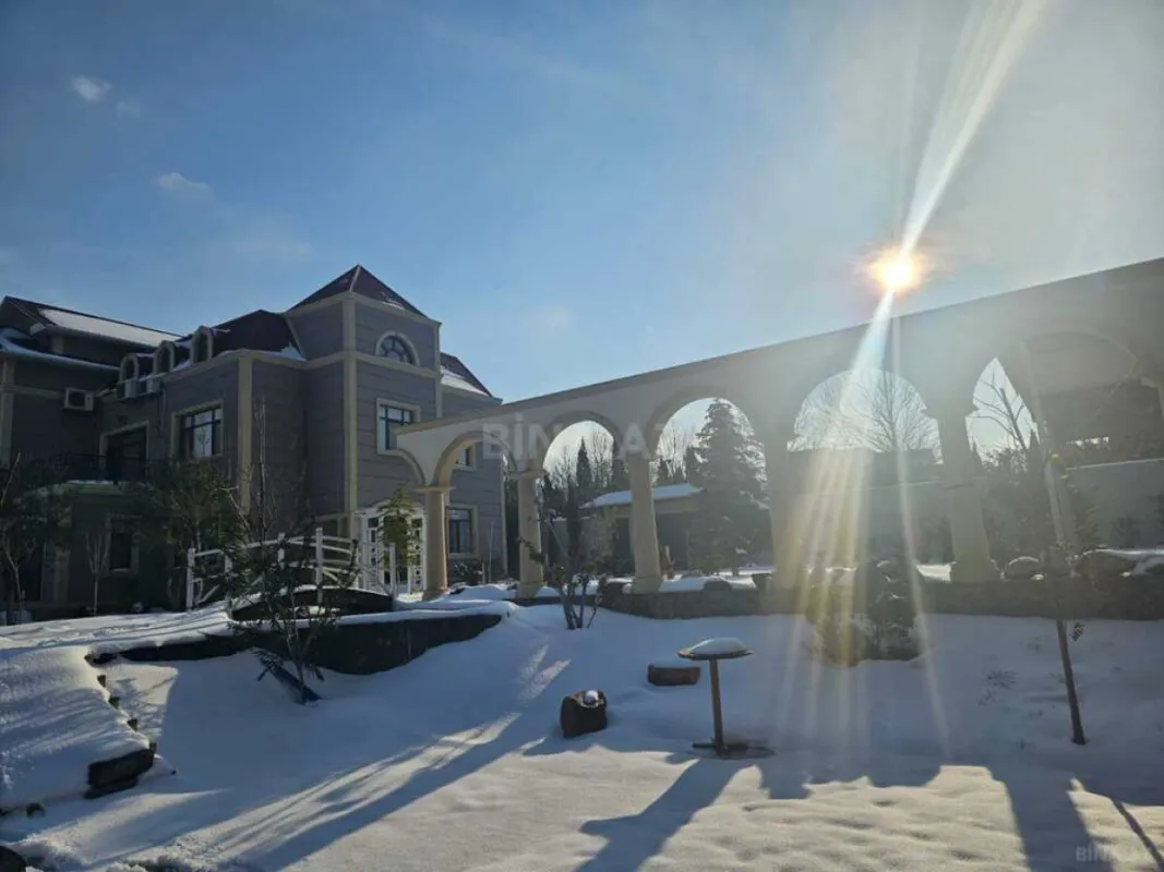 Satılır 8 otaqlı həyət evi 600 m²