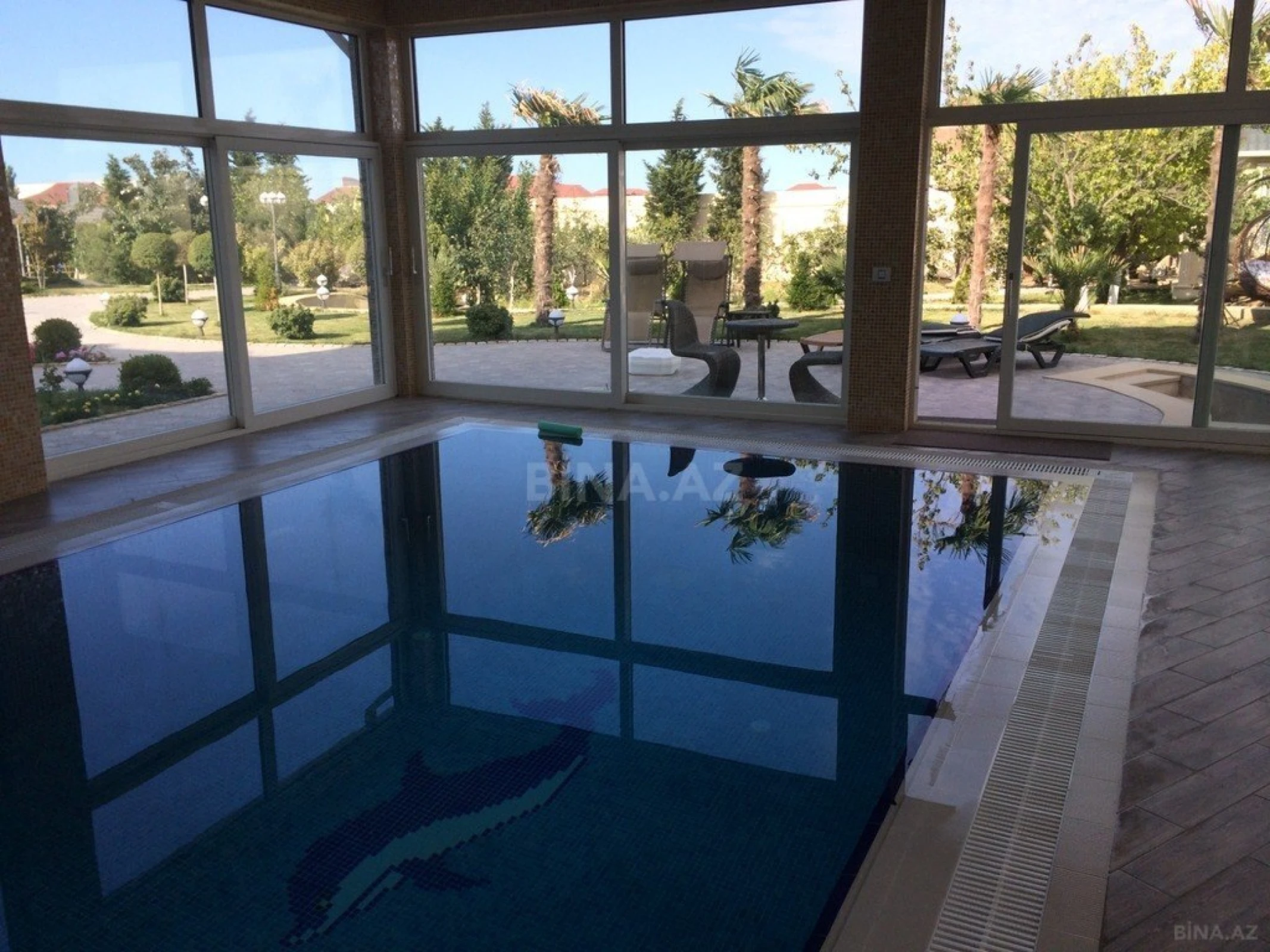 Satılır 8 otaqlı həyət evi 600 m²