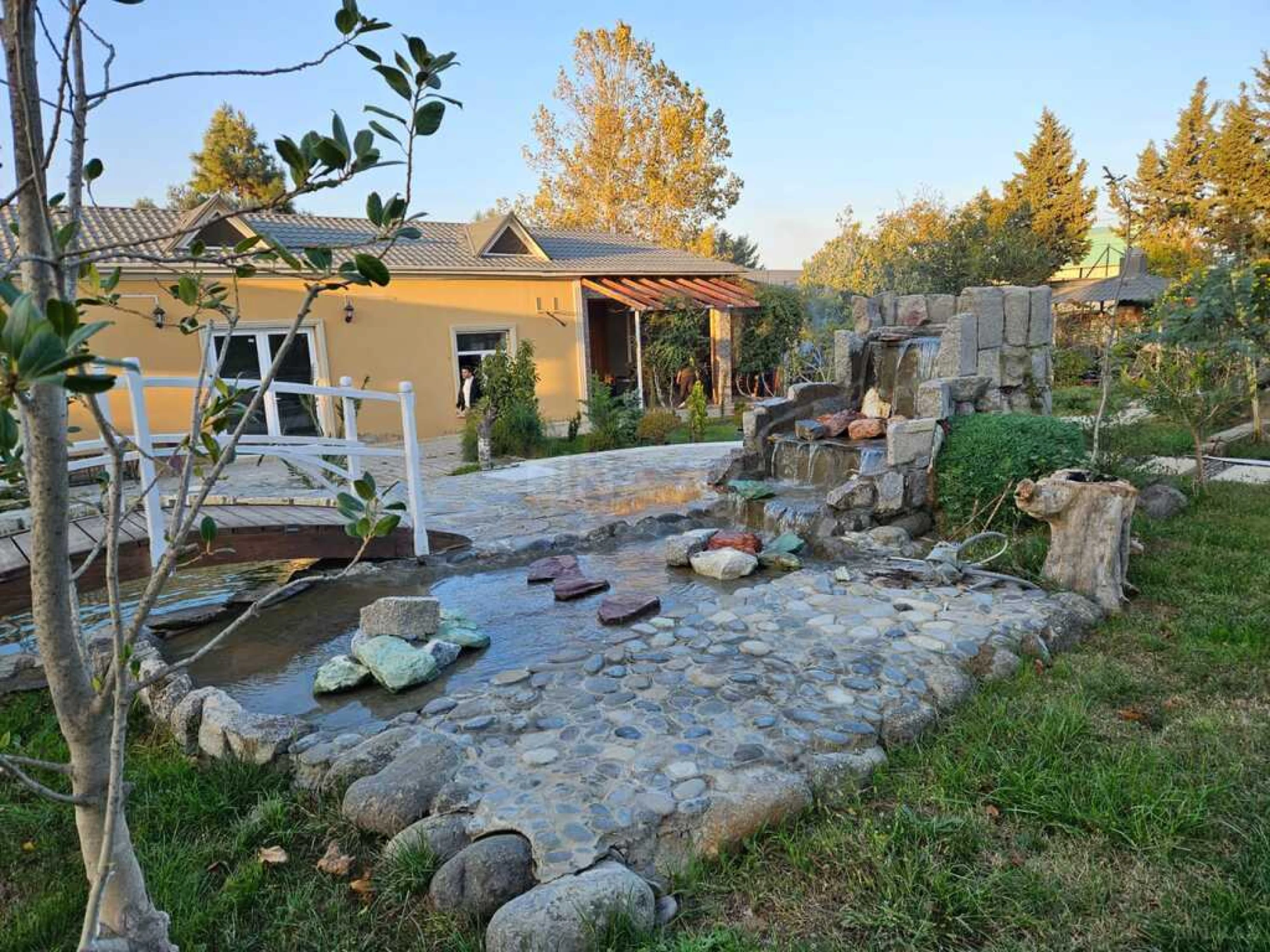 Satılır 8 otaqlı həyət evi 600 m²