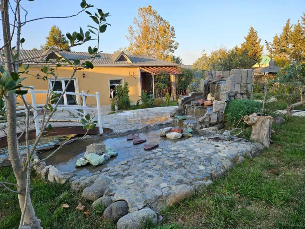 Satılır 8 otaqlı həyət evi 600 m²