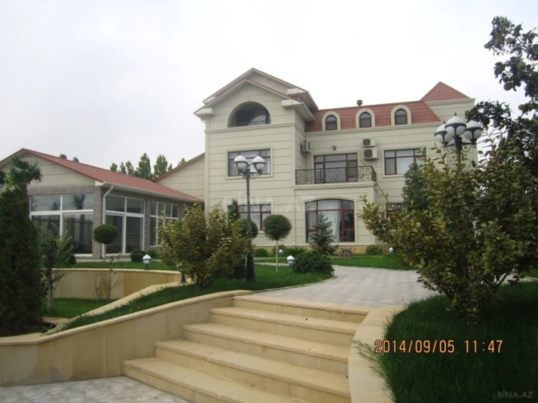 Satılır 8 otaqlı həyət evi 600 m²