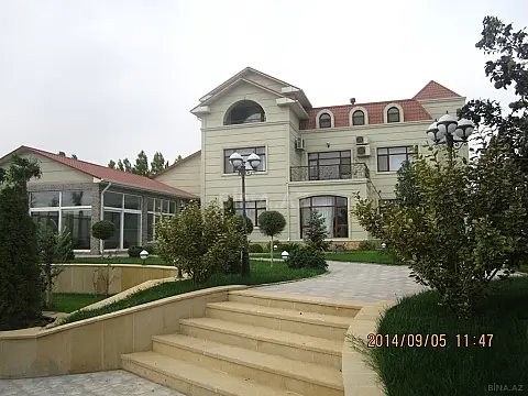 Satılır 8 otaqlı həyət evi 600 m²
