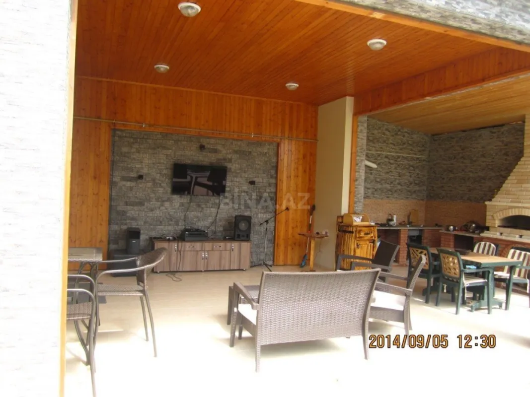 Satılır 8 otaqlı həyət evi 600 m²
