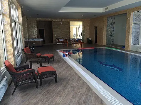 Satılır 8 otaqlı həyət evi 600 m²