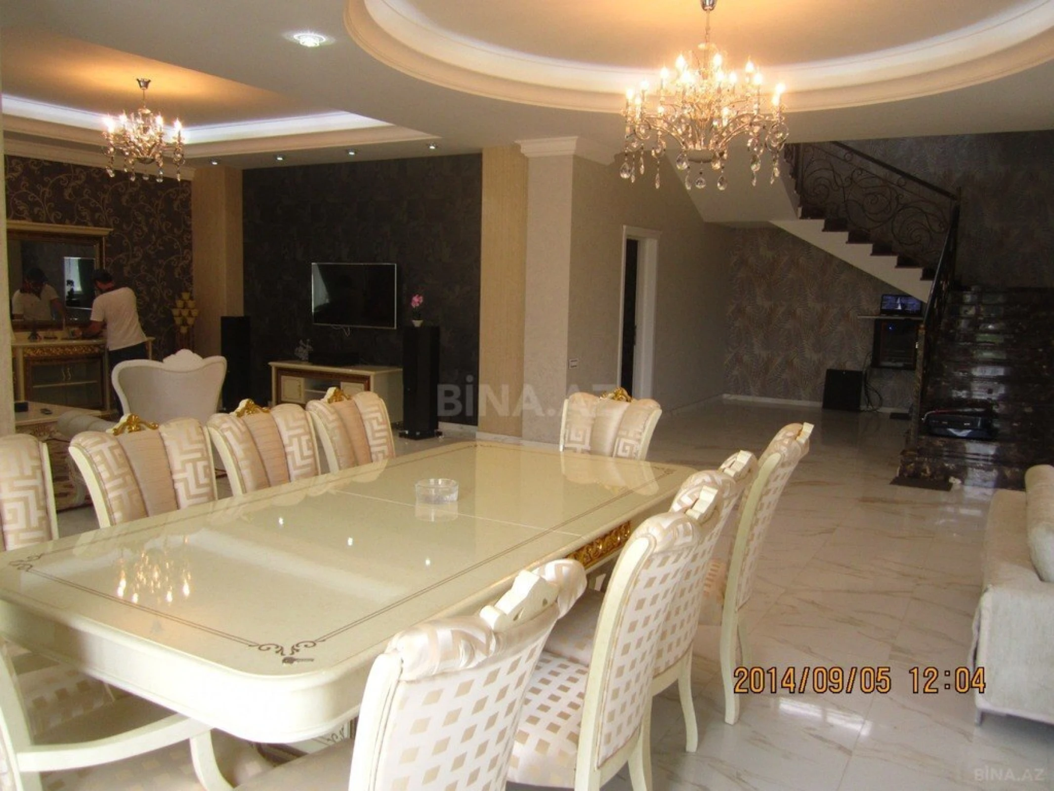 Satılır 8 otaqlı həyət evi 600 m²