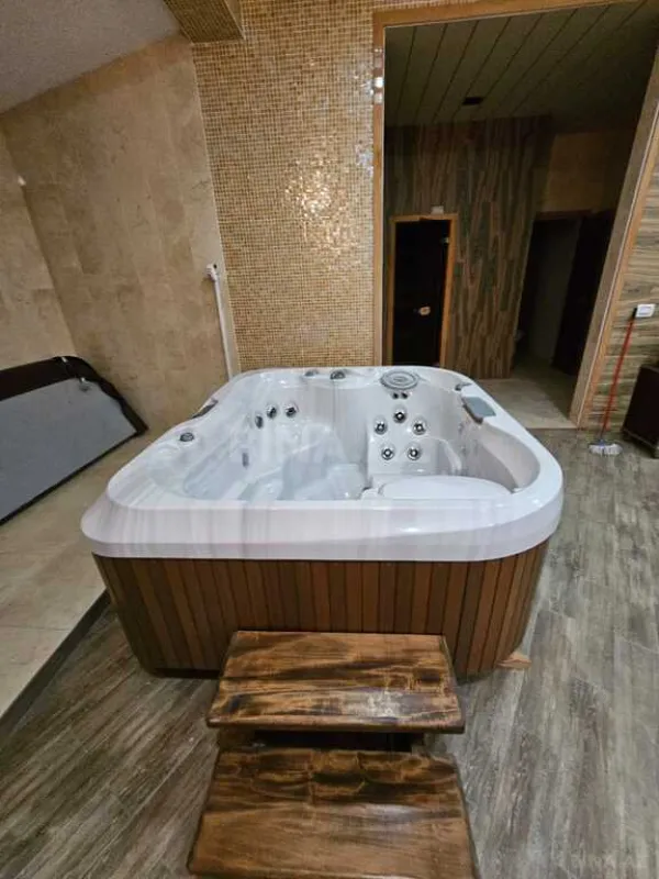 Satılır 8 otaqlı həyət evi 600 m²