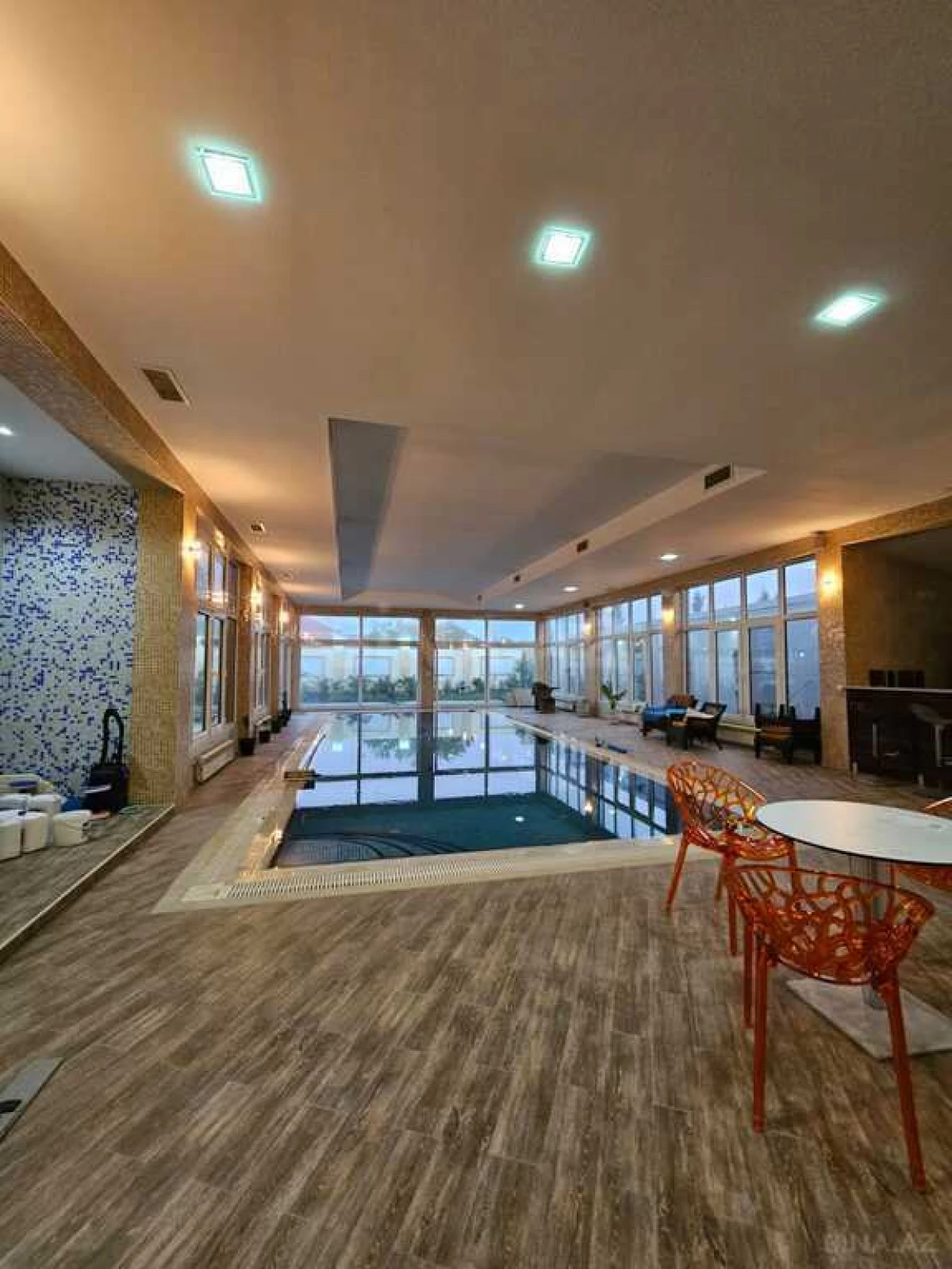 Satılır 8 otaqlı həyət evi 600 m²