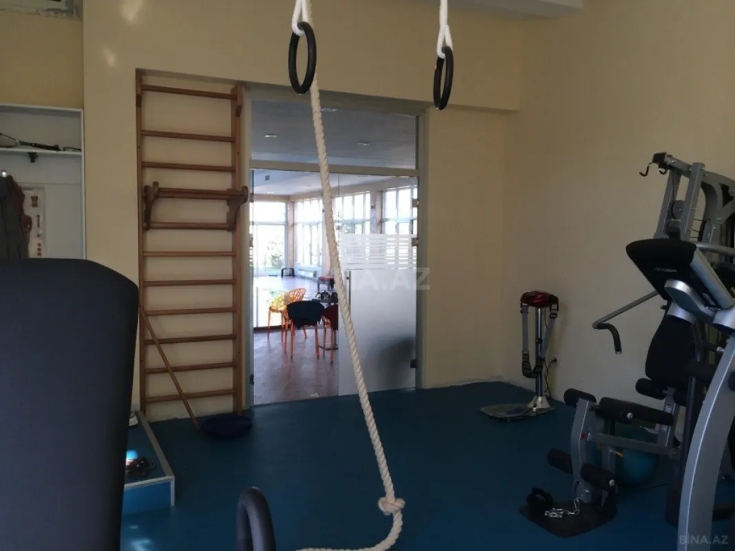 Satılır 8 otaqlı həyət evi 600 m²