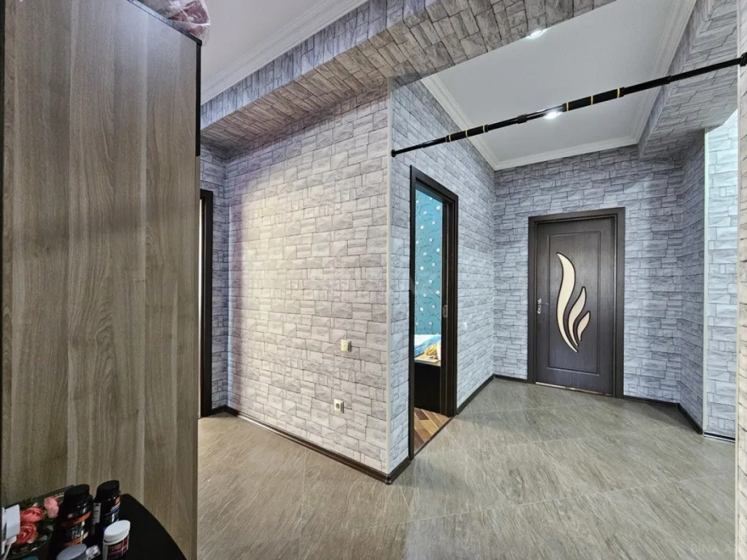 Satılır 4 otaqlı mənzil 132 m²