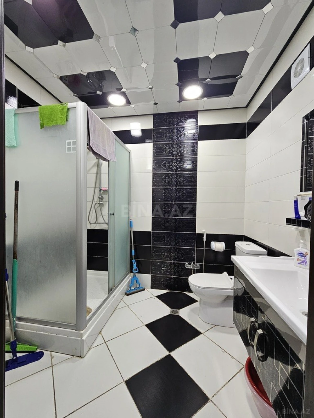 Satılır 4 otaqlı mənzil 132 m²