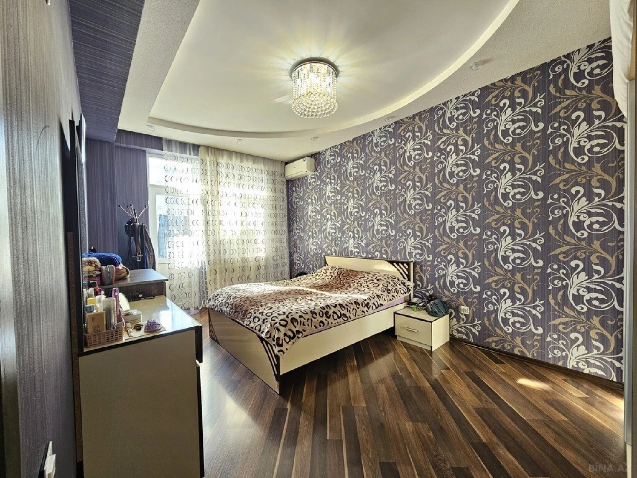 Satılır 4 otaqlı mənzil 132 m²