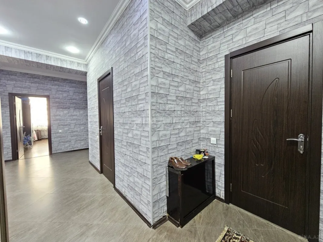 Satılır 4 otaqlı mənzil 132 m²