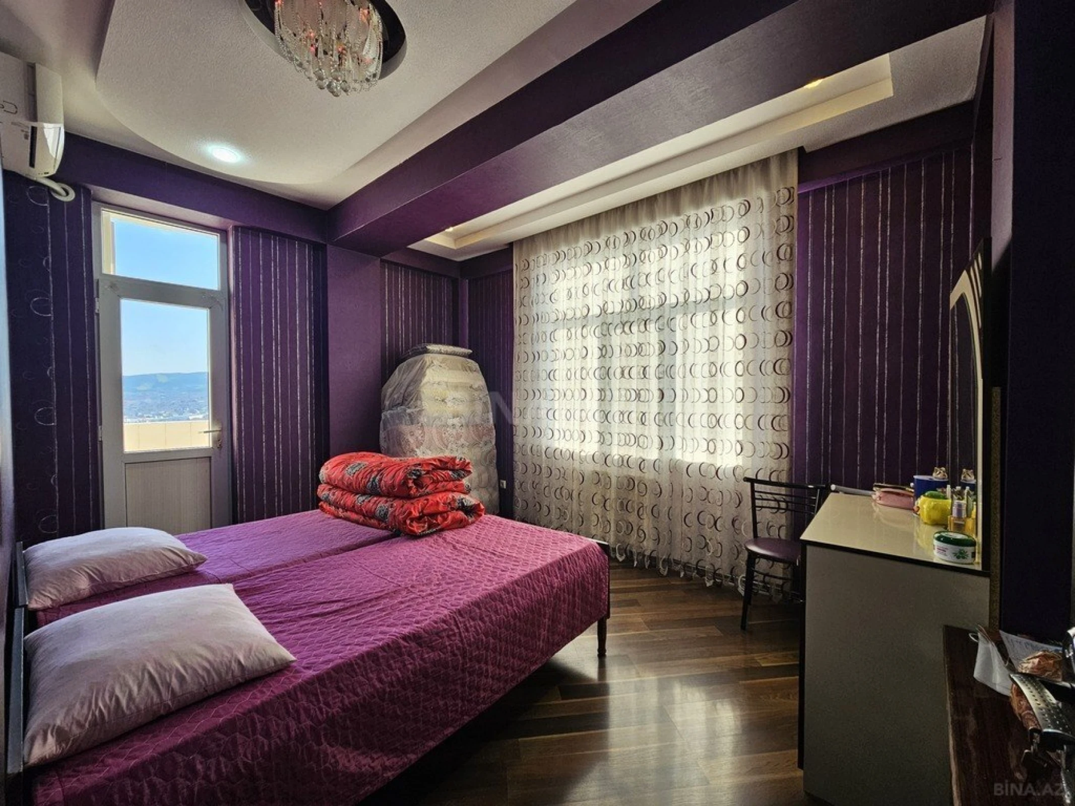 Satılır 4 otaqlı mənzil 132 m²