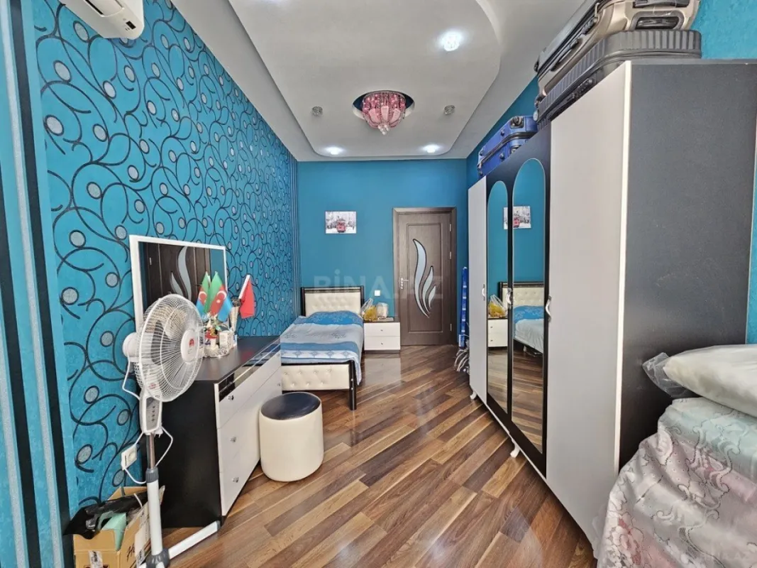 Satılır 4 otaqlı mənzil 132 m²