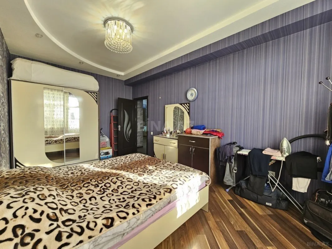 Satılır 4 otaqlı mənzil 132 m²