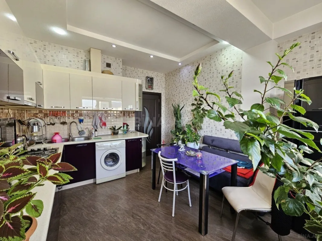 Satılır 4 otaqlı mənzil 132 m²