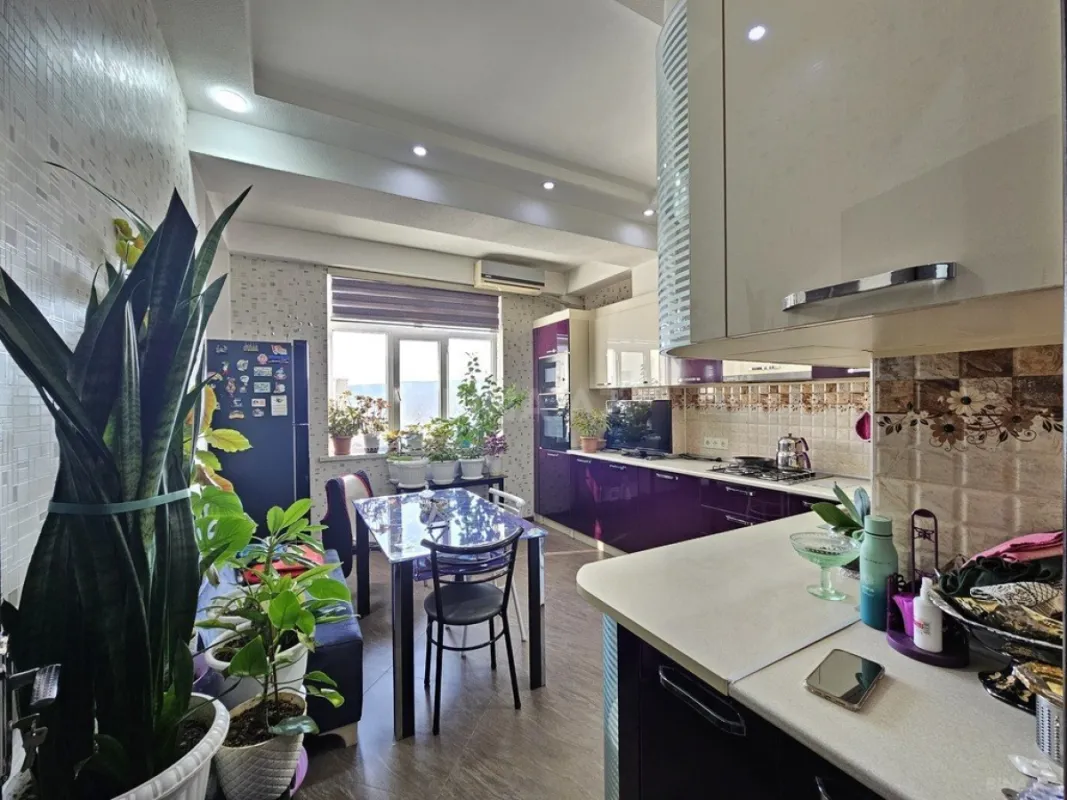 Satılır 4 otaqlı mənzil 132 m²