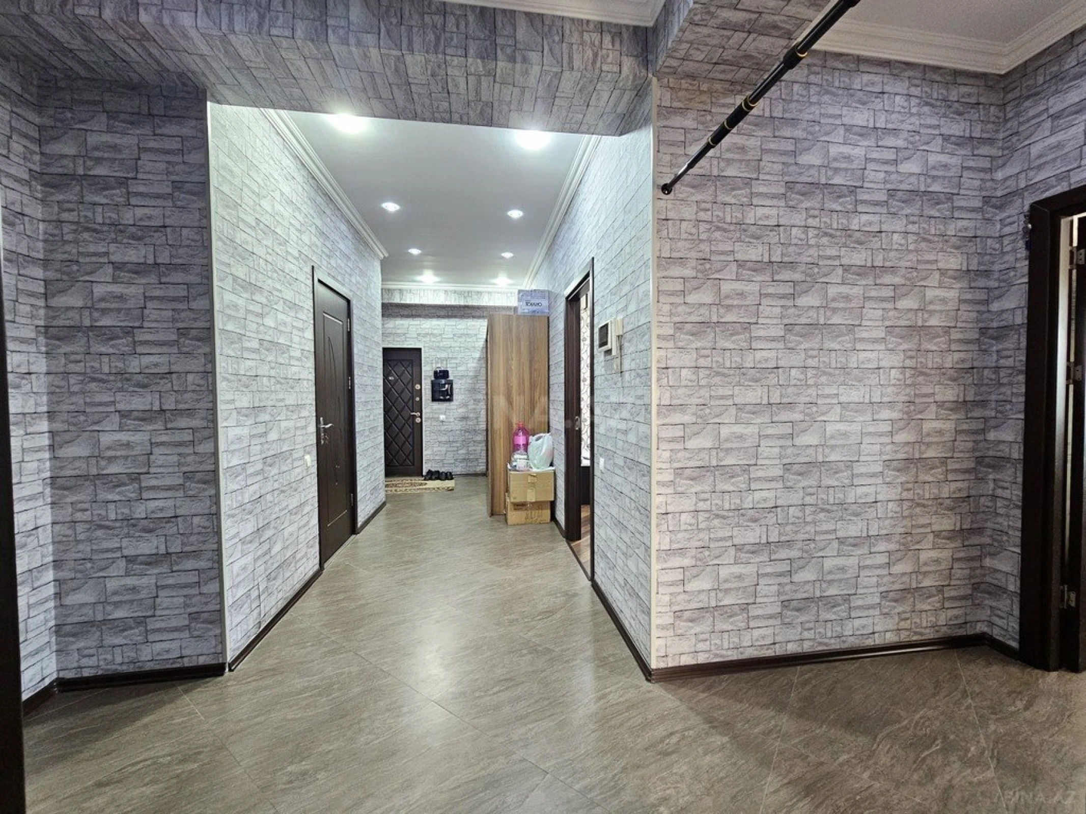 Satılır 4 otaqlı mənzil 132 m²