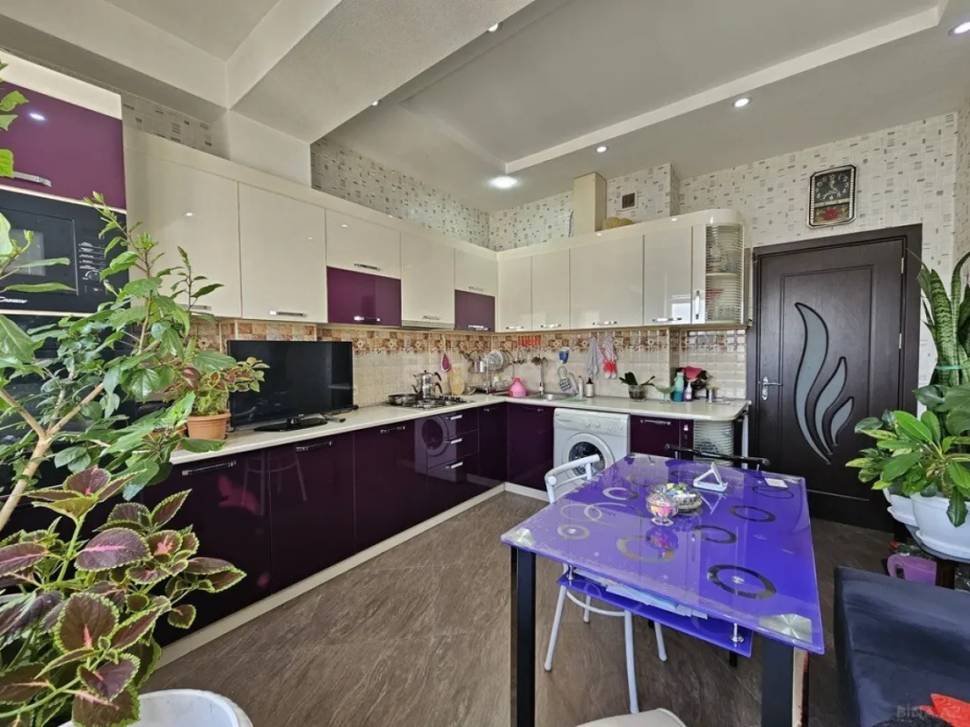 Satılır 4 otaqlı mənzil 132 m²