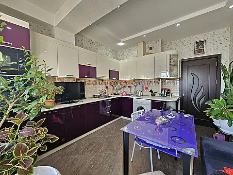 Satılır 4 otaqlı mənzil 132 m²