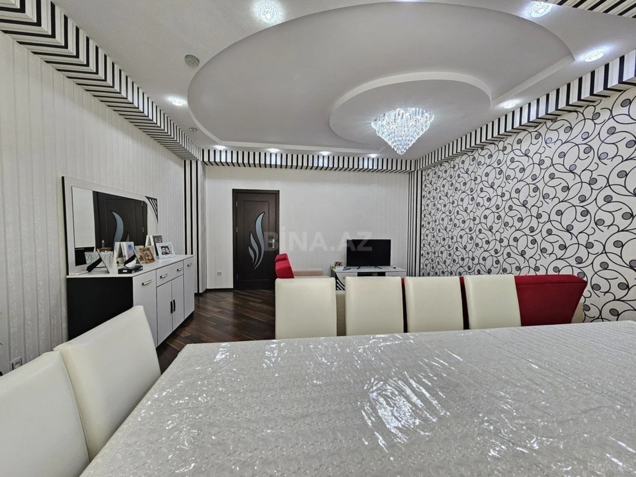 Satılır 4 otaqlı mənzil 132 m²