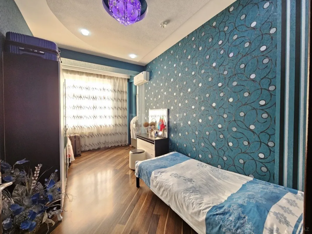 Satılır 4 otaqlı mənzil 132 m²