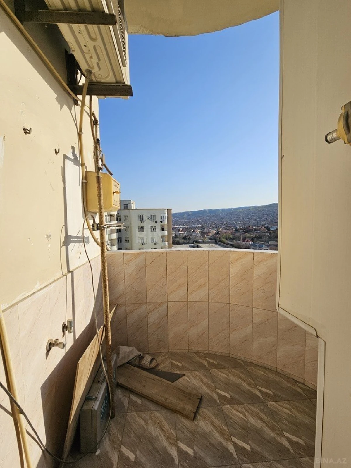 Satılır 4 otaqlı mənzil 132 m²