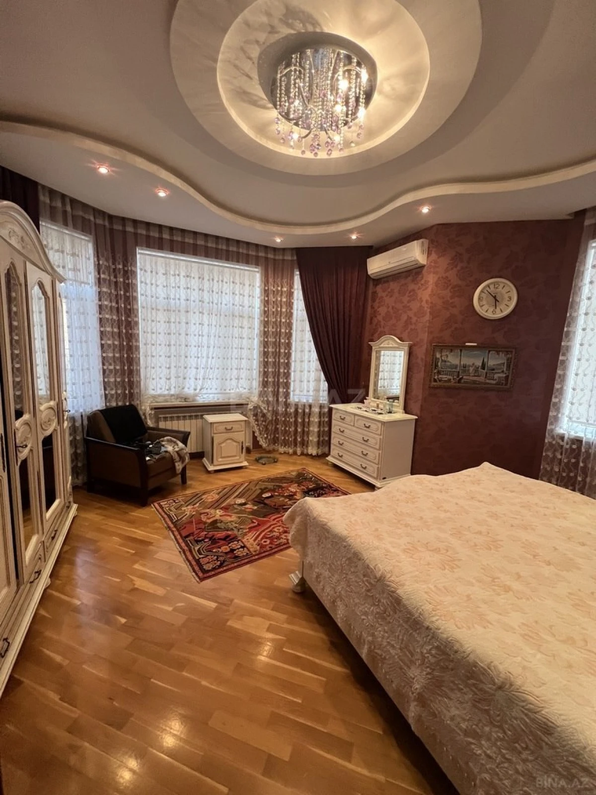 Satılır 5 otaqlı həyət evi 285 m²