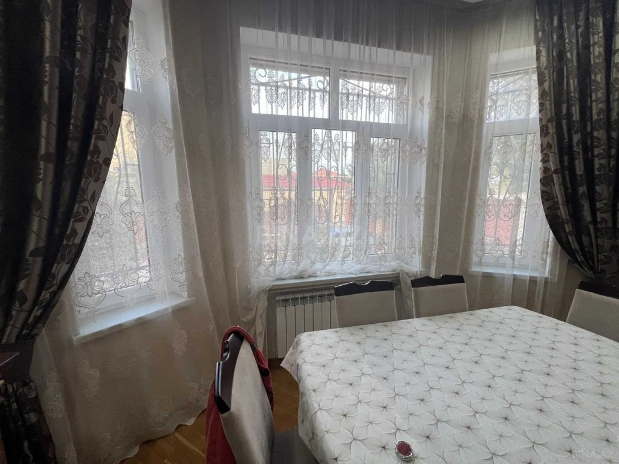 Satılır 5 otaqlı həyət evi 285 m²