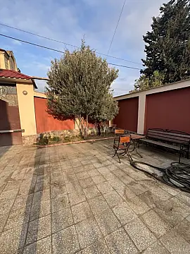 Satılır 5 otaqlı həyət evi 285 m²