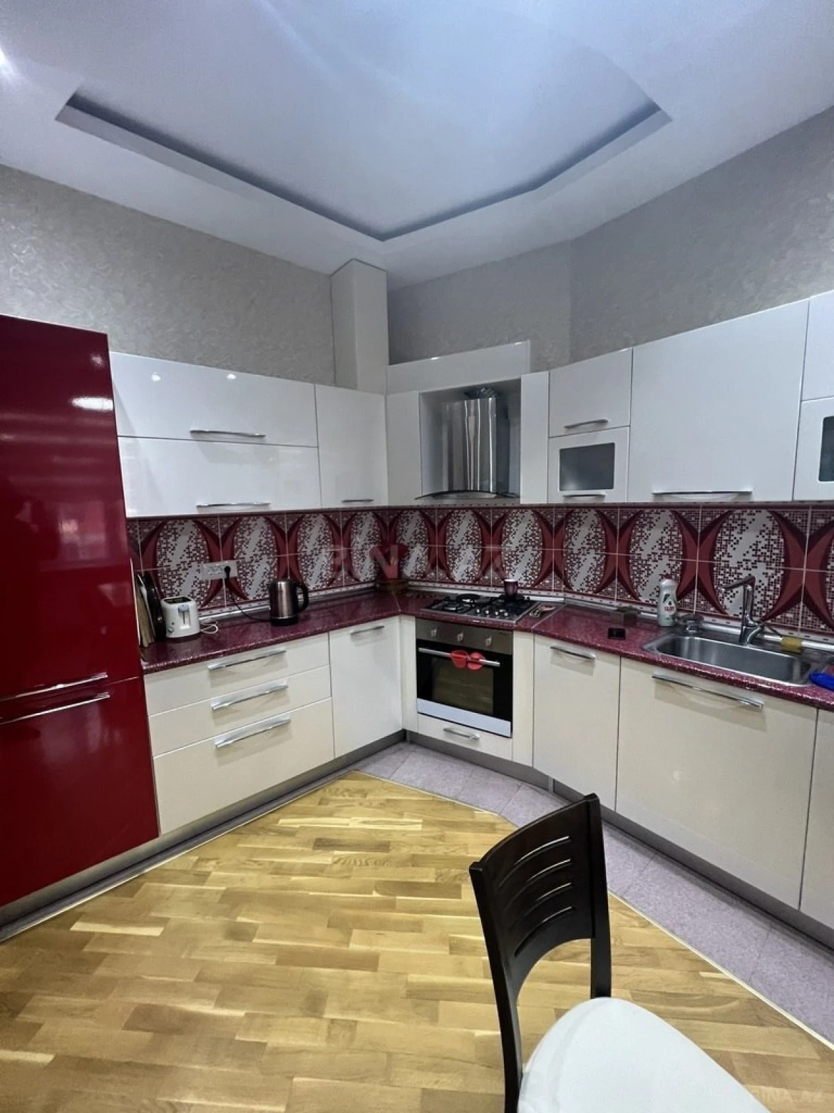 Satılır 5 otaqlı həyət evi 285 m²