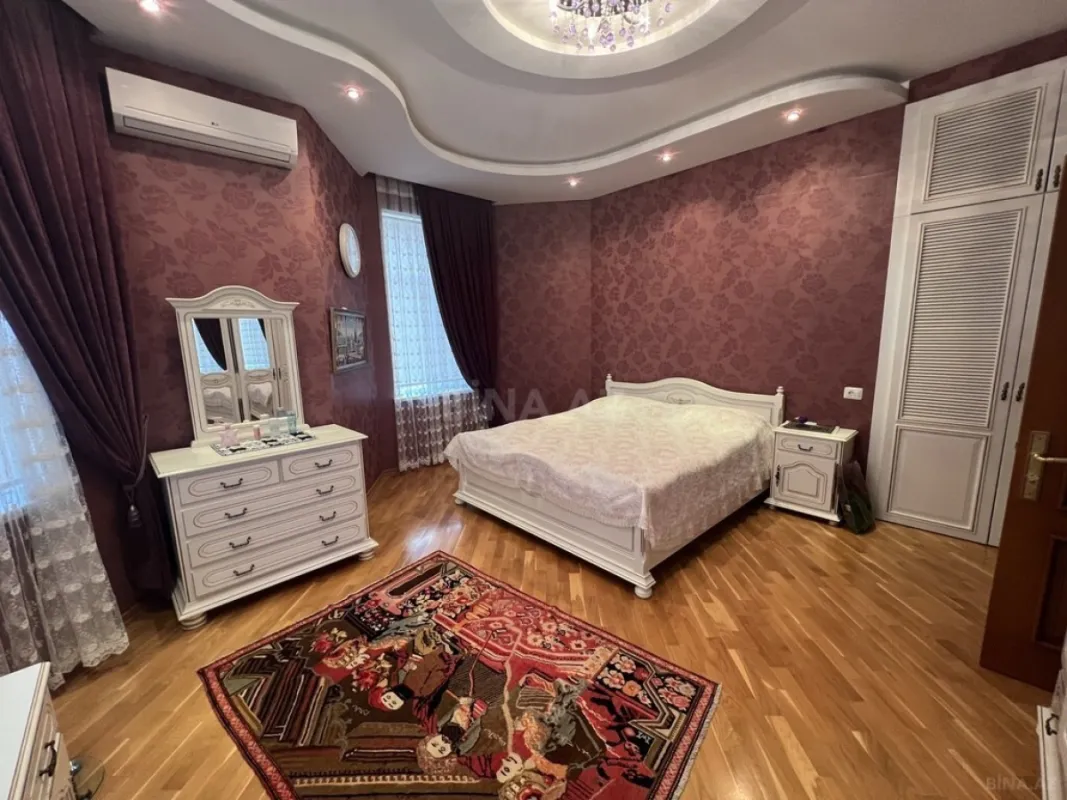 Satılır 5 otaqlı həyət evi 285 m²
