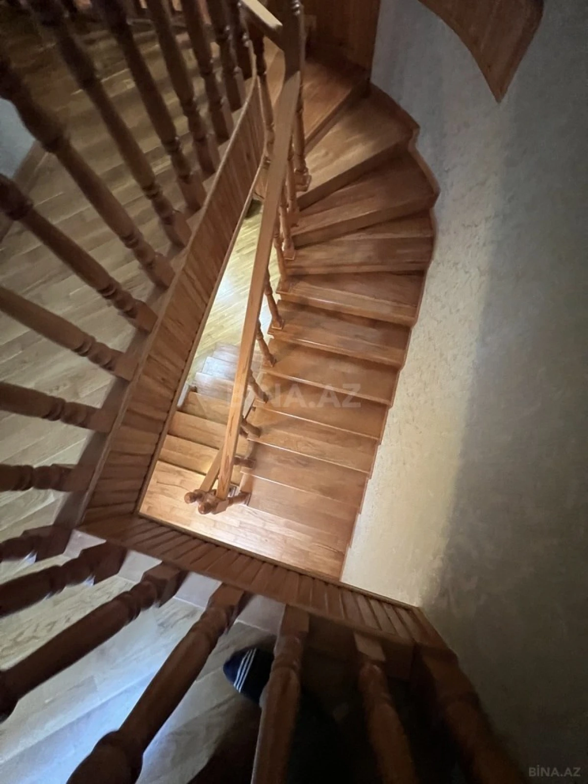 Satılır 5 otaqlı həyət evi 285 m²