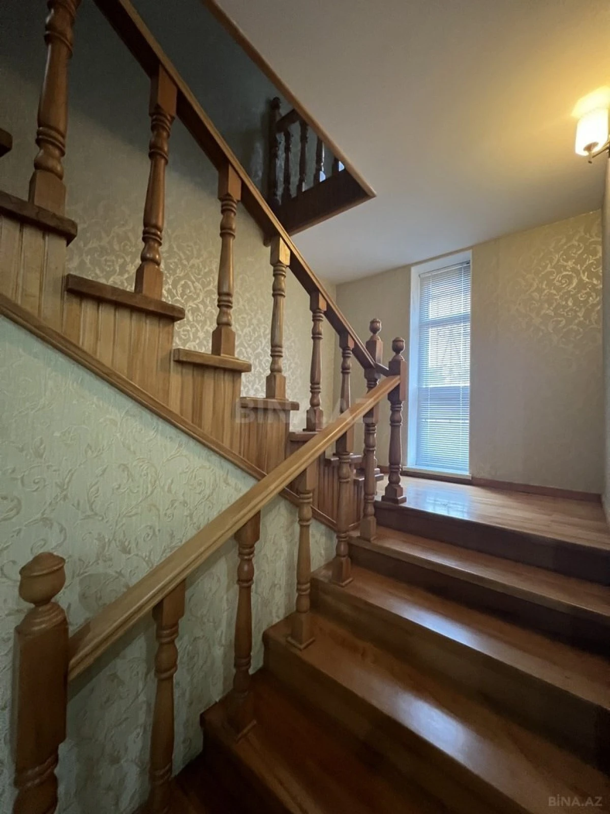 Satılır 5 otaqlı həyət evi 285 m²