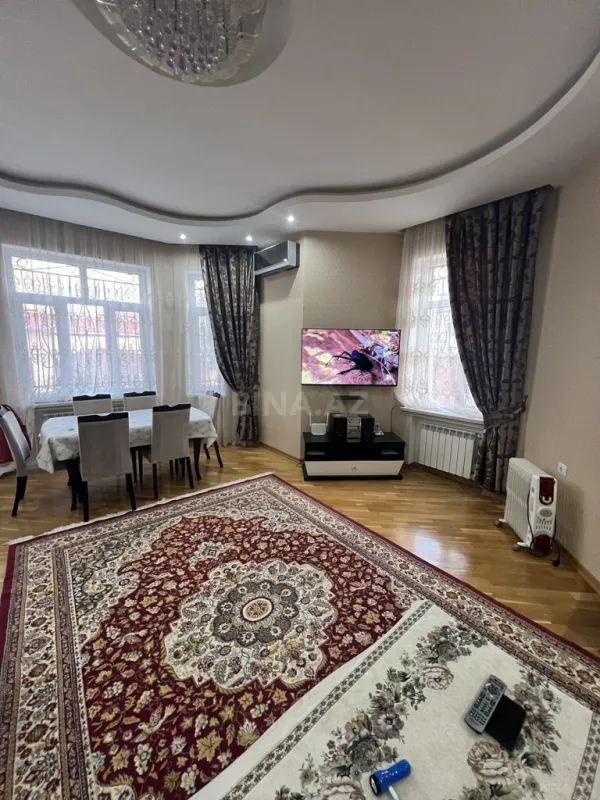 Satılır 5 otaqlı həyət evi 285 m²