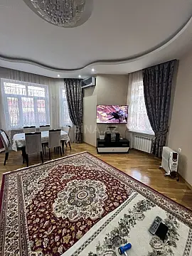 Satılır 5 otaqlı həyət evi 285 m²