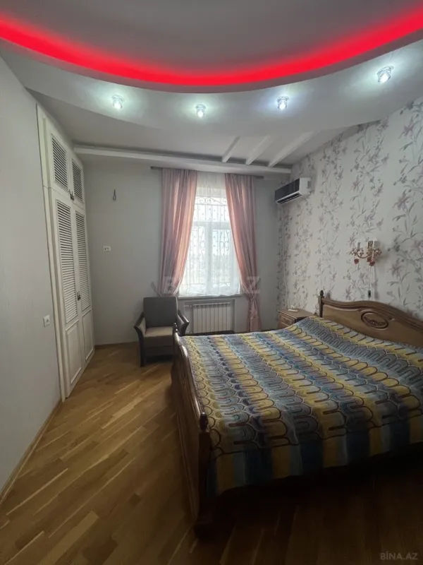 Satılır 5 otaqlı həyət evi 285 m²