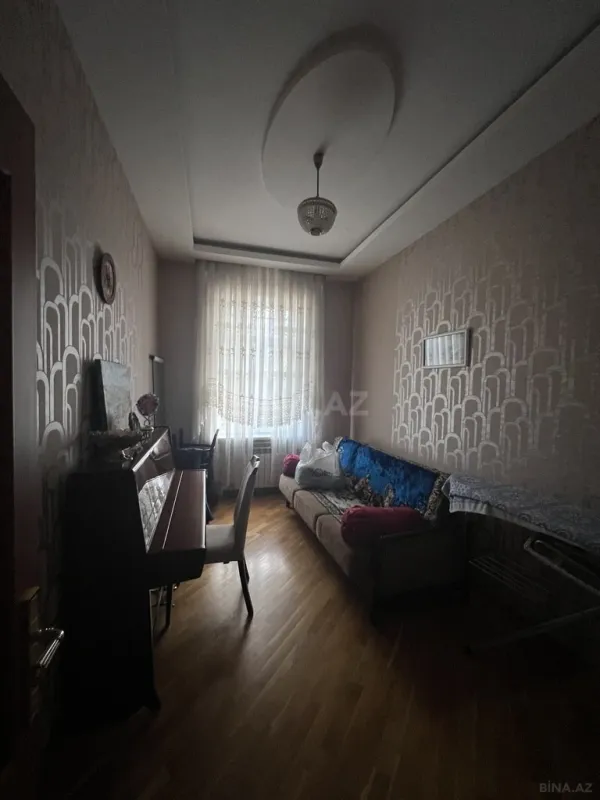 Satılır 5 otaqlı həyət evi 285 m²