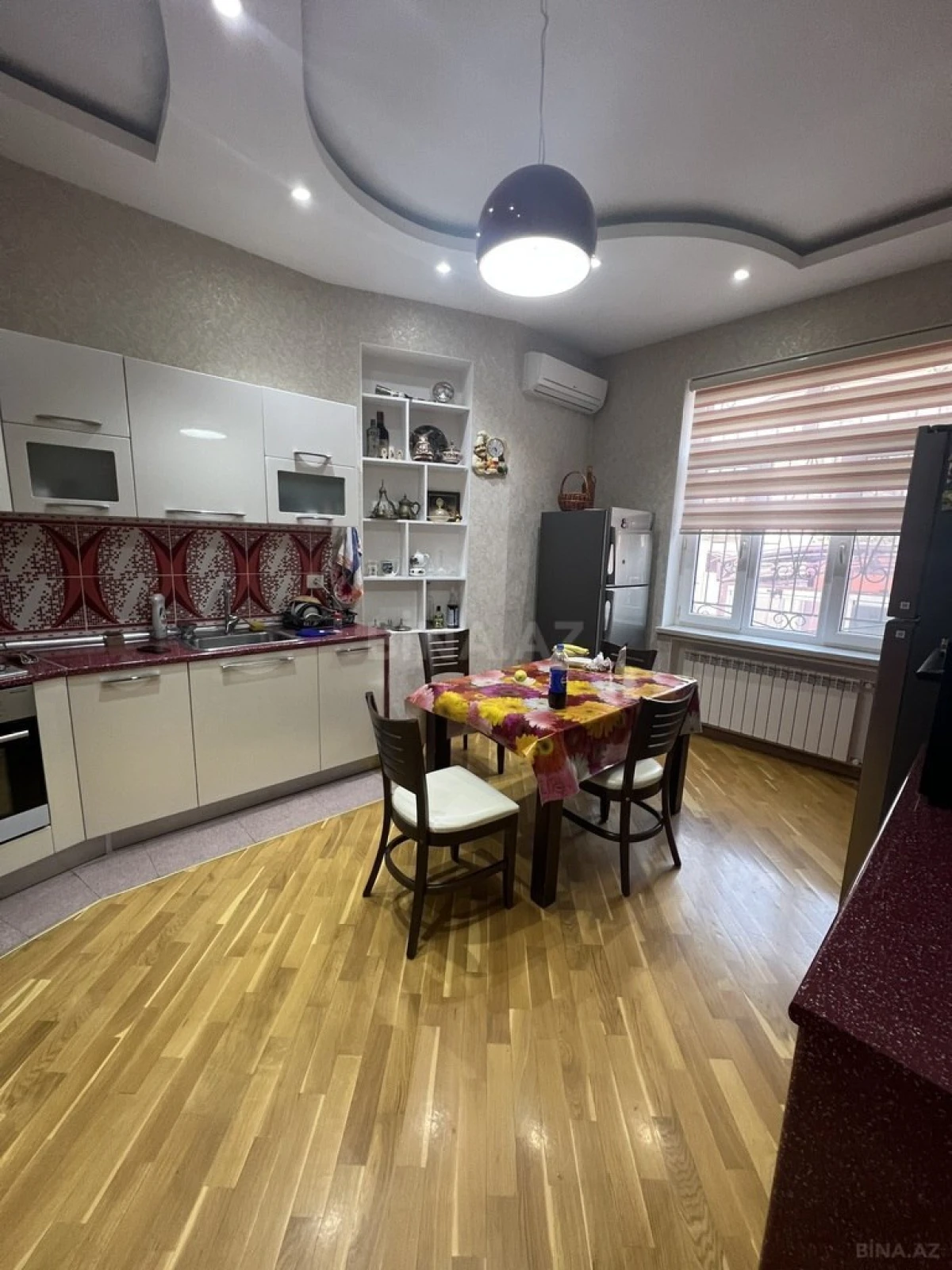 Satılır 5 otaqlı həyət evi 285 m²