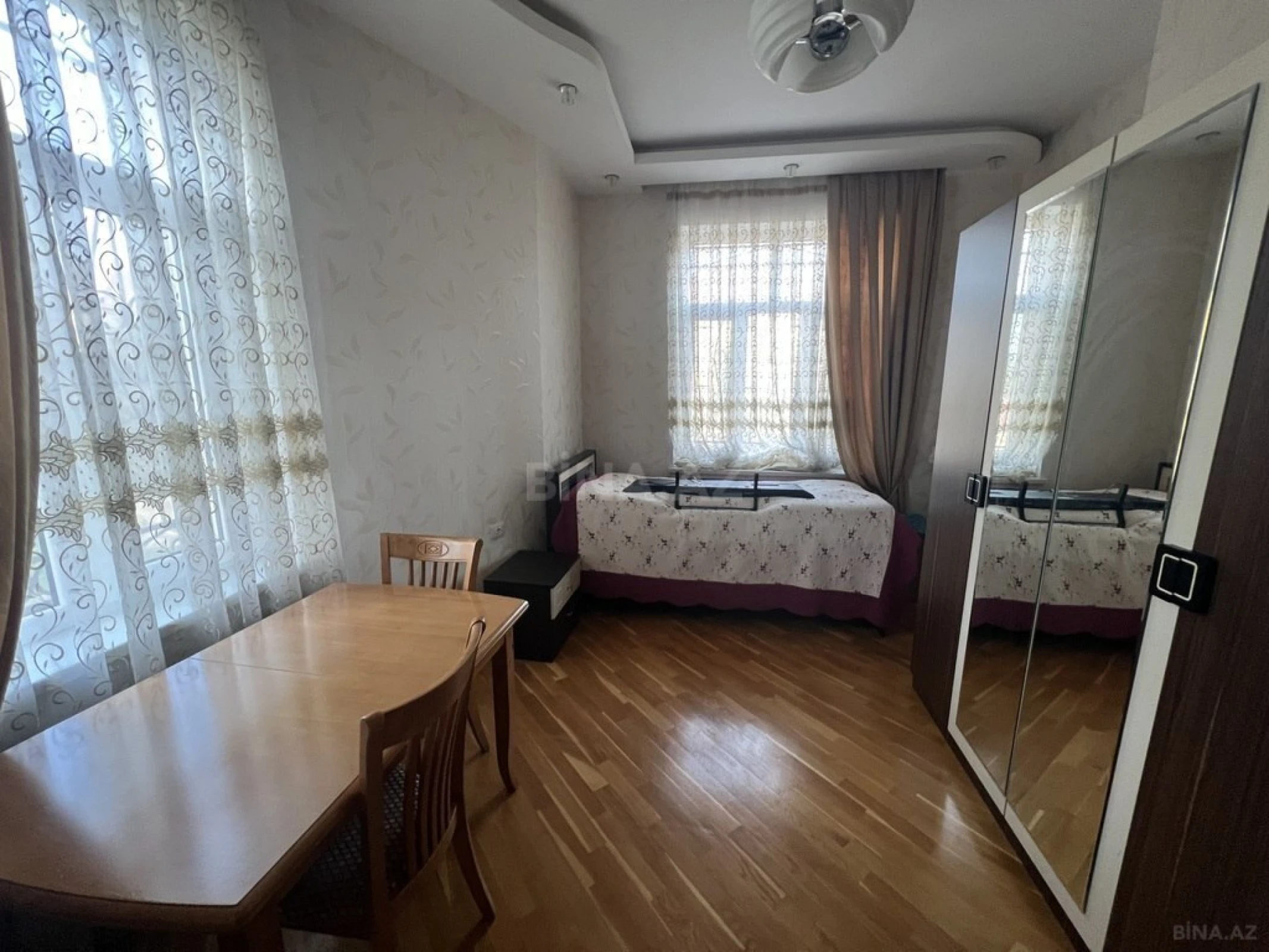 Satılır 5 otaqlı həyət evi 285 m²
