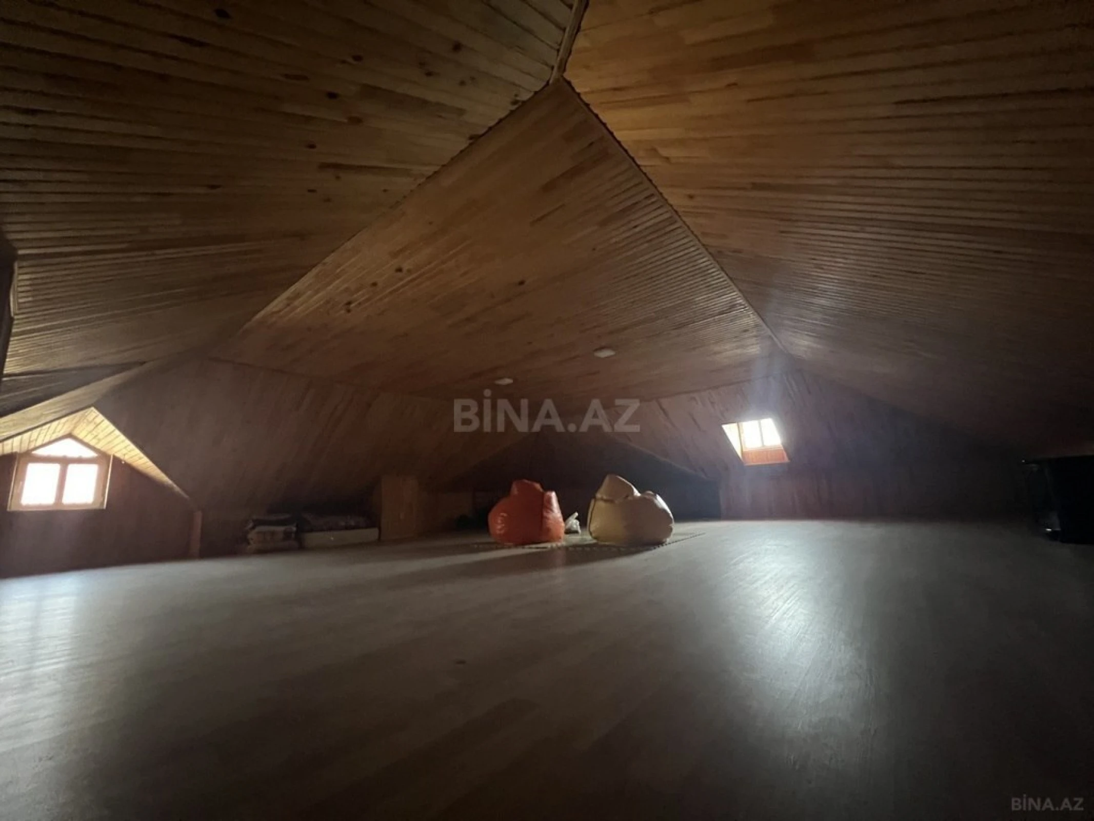 Satılır 5 otaqlı həyət evi 285 m²