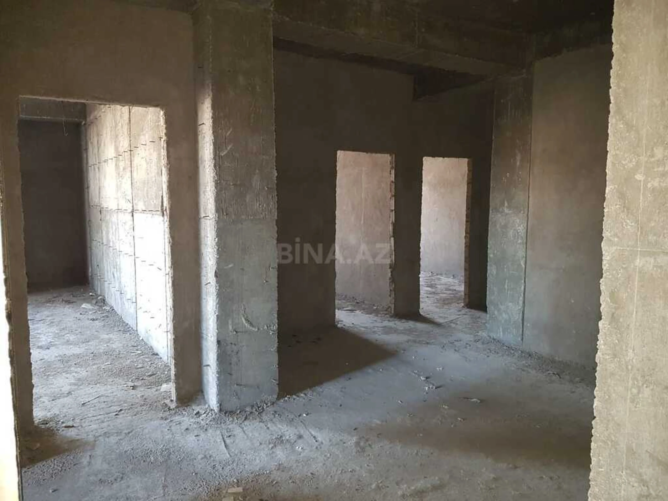 Satılır 4 otaqlı mənzil 224 m²