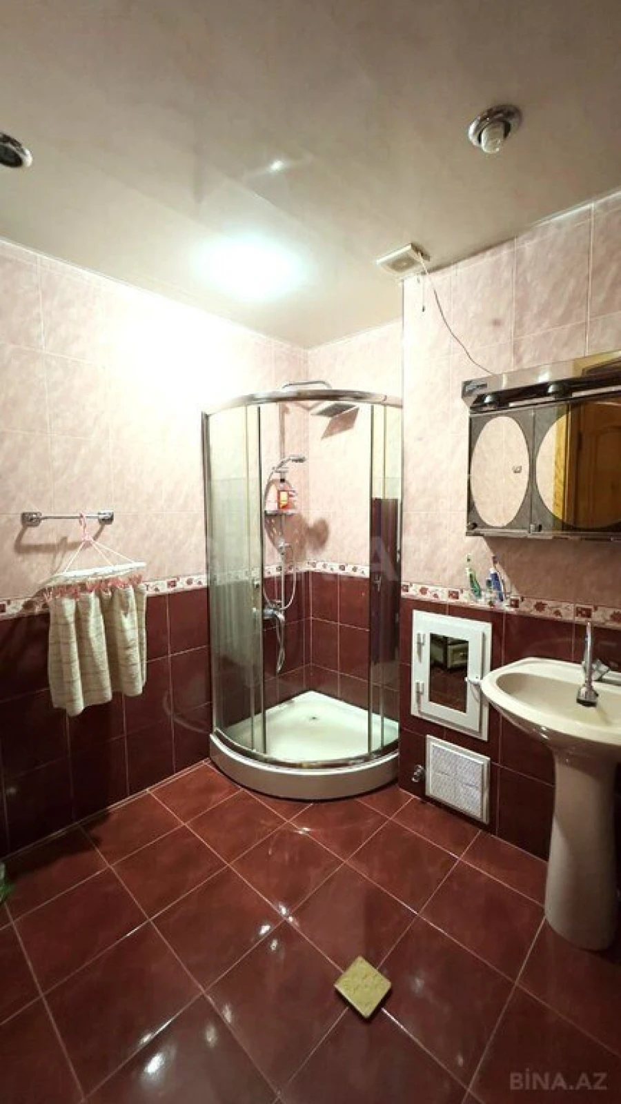 Satılır 4 otaqlı mənzil 145 m²