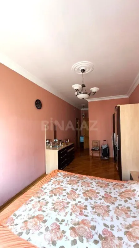 Satılır 4 otaqlı mənzil 145 m²