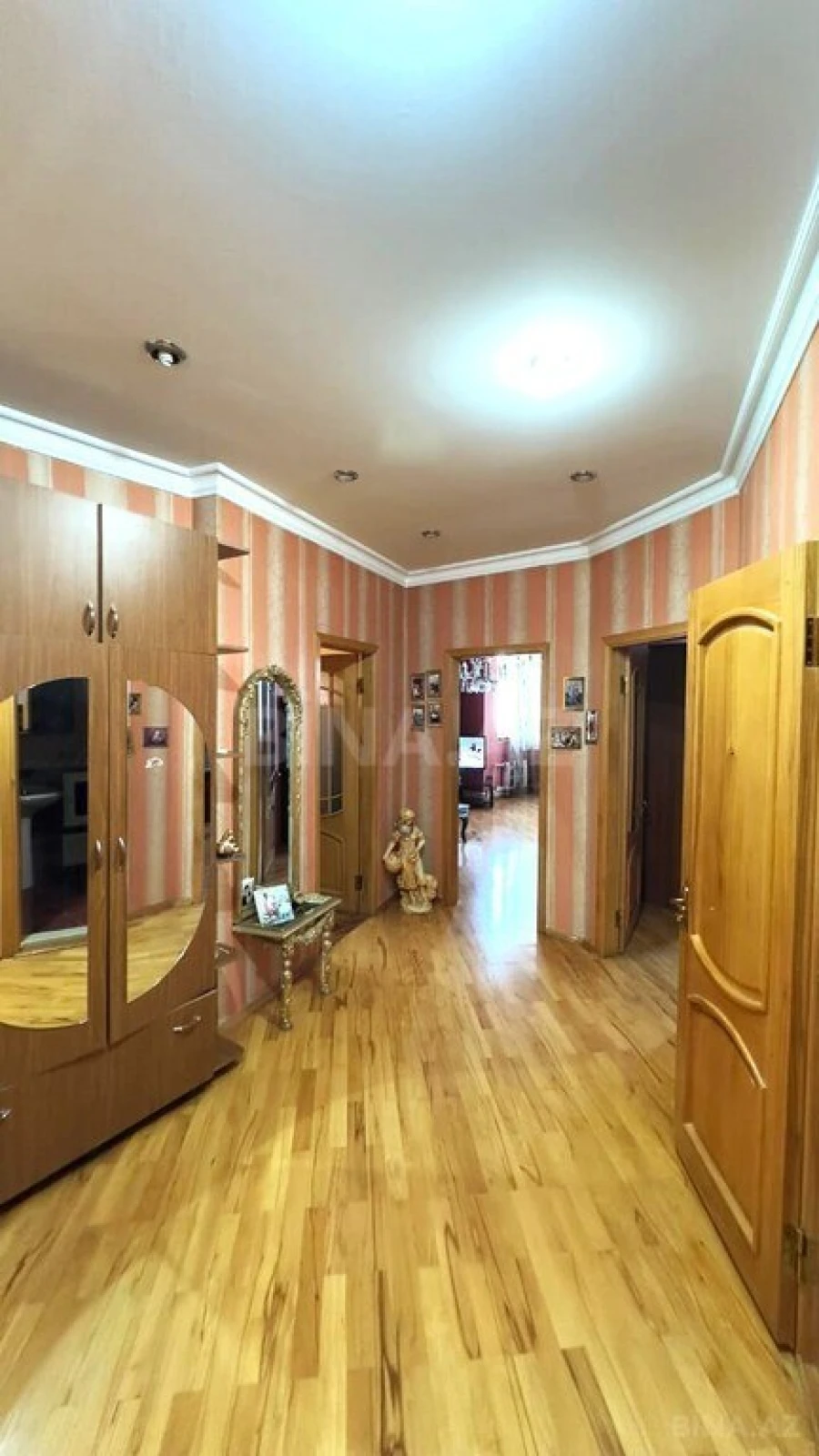 Satılır 4 otaqlı mənzil 145 m²