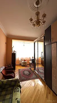 Satılır 4 otaqlı mənzil 145 m²