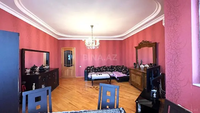 Satılır 4 otaqlı mənzil 145 m²