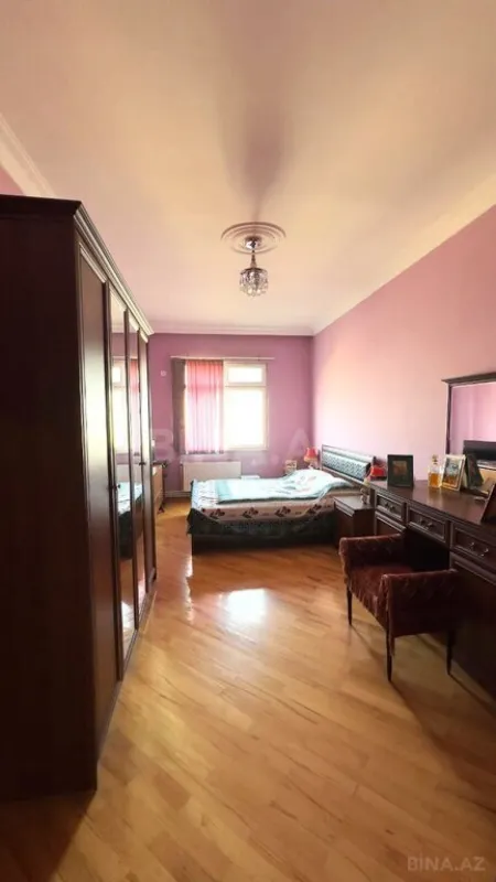 Satılır 4 otaqlı mənzil 145 m²